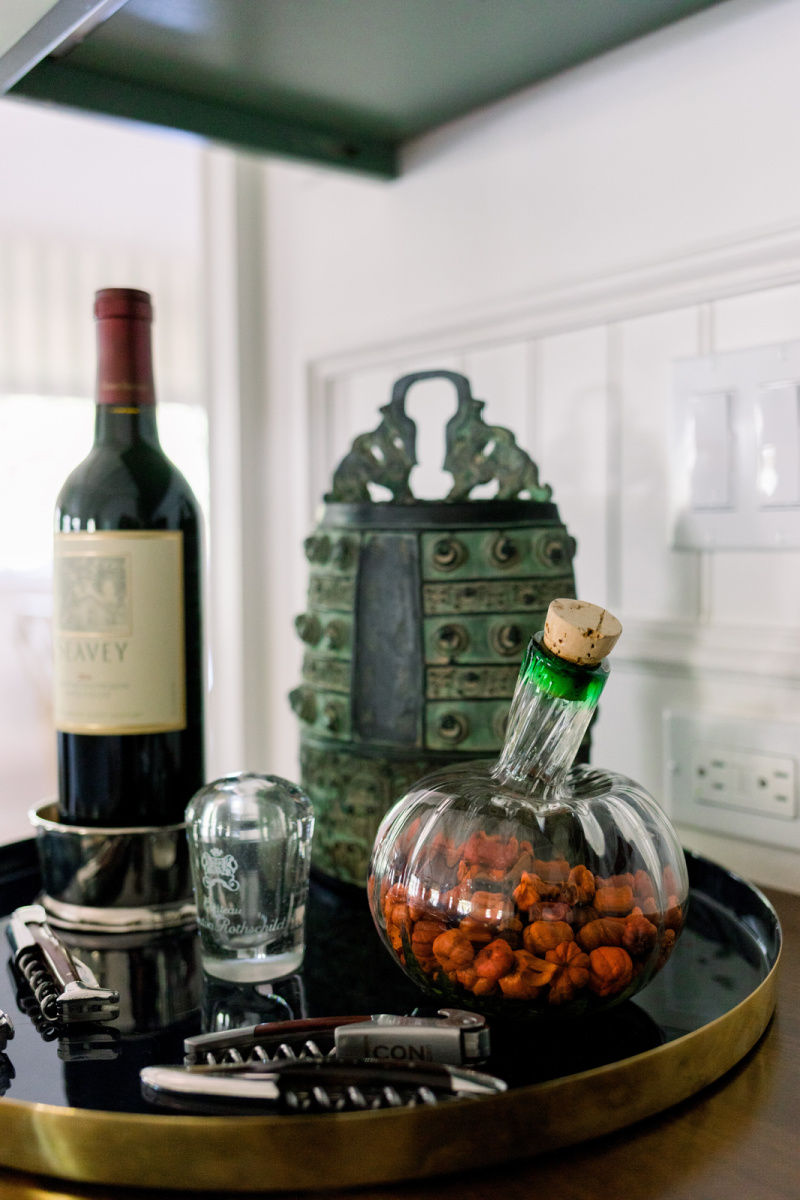 Wine tray with pumpkin bottle