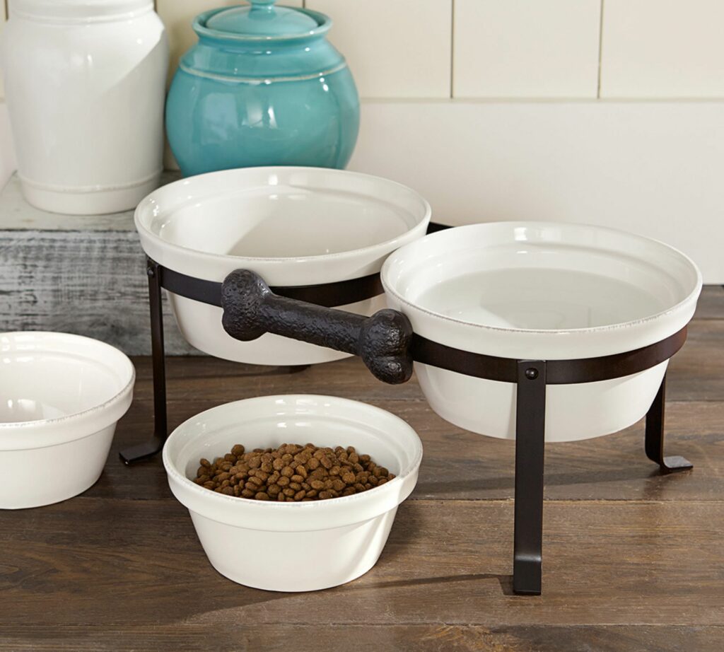 Elevated Dog Stand and Bowls.