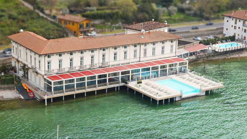 Exterior picture of Hotel Araba Fenice at Lake Iseo, Italy.