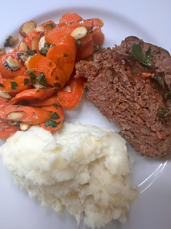 Plate of meatloaf, mashed potatoes and carrots.